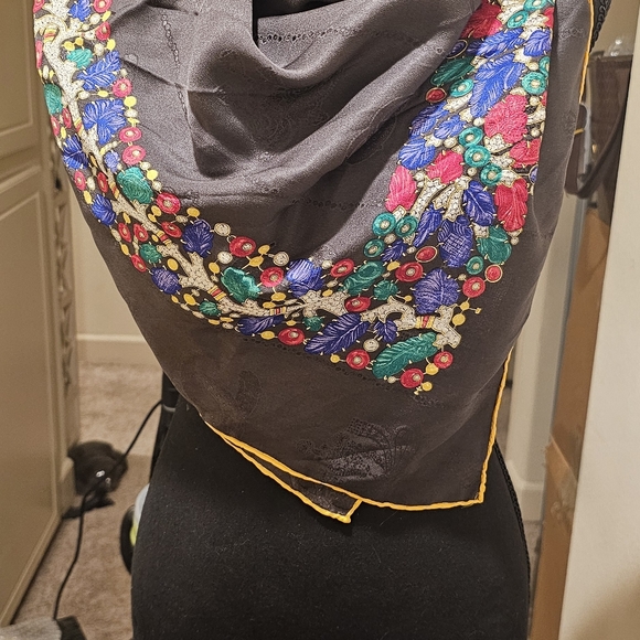 CARTIER 100% Silk Scarf EUC - Picture 11 of 11